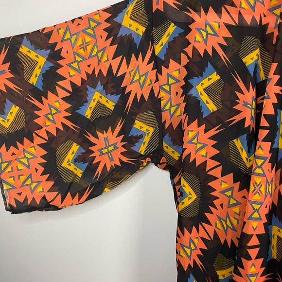 Lularoe Bright Geometric Monroe Kimono with Black Fringe - Picture 9 of 13